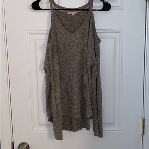 Open shoulder flowwy sweater